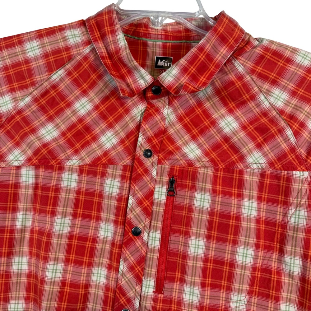 REI Plaid Snap Button Down Shirt Mens XL Short Sleeve Front Hiking Zip Pocket